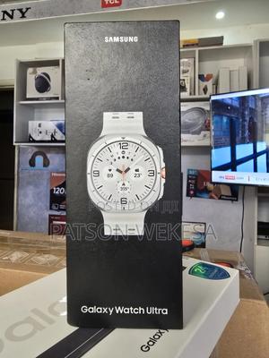 Samsung Galaxy Watch Ultra White - main view