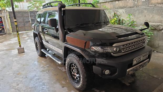 Toyota HiAce 2018 Black