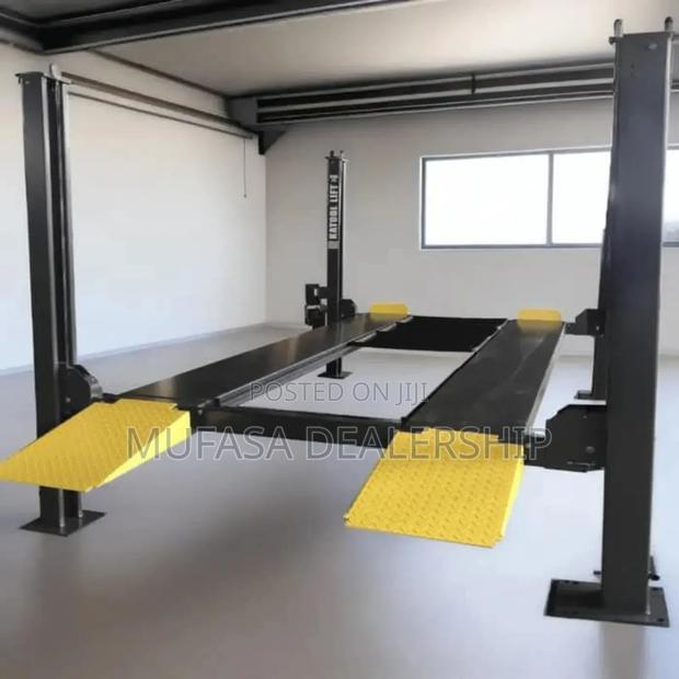 Four Post Car Lifting Machine