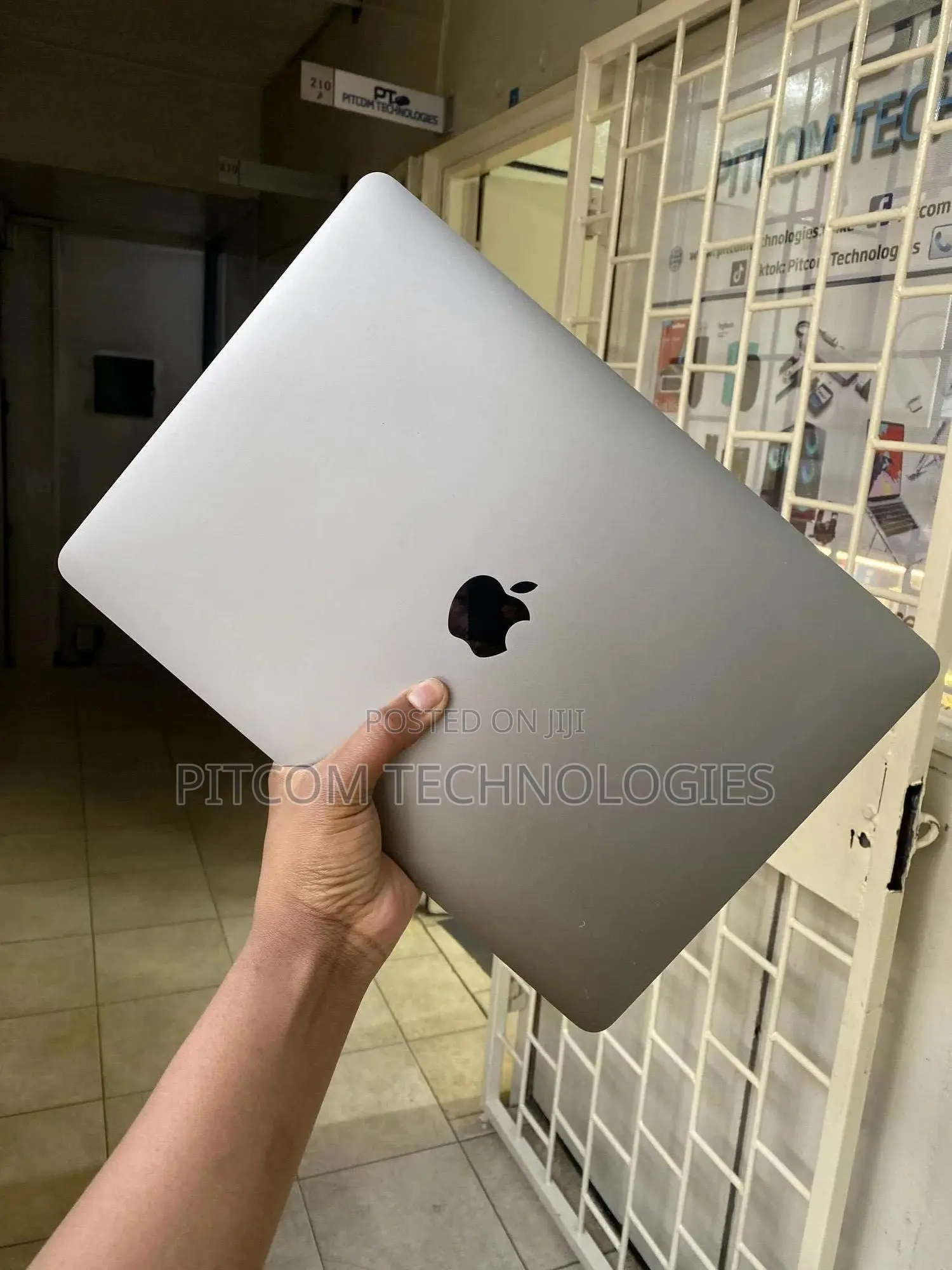Laptop Apple MacBook Pro 2020 M1 8GB Apple M1 Pro SSD 256GB