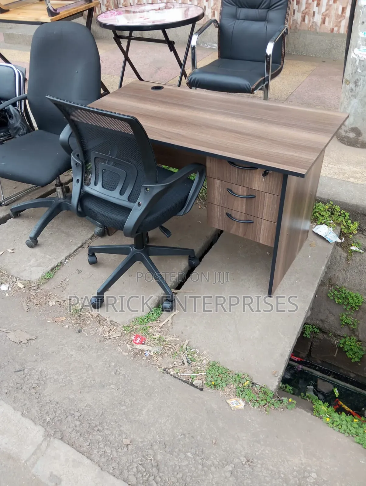 1.2 MTR Study/ Office Desk Plus Secretariat Chair
