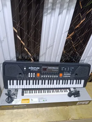 61keys Electronic Keyboard With a Cable and Microphone