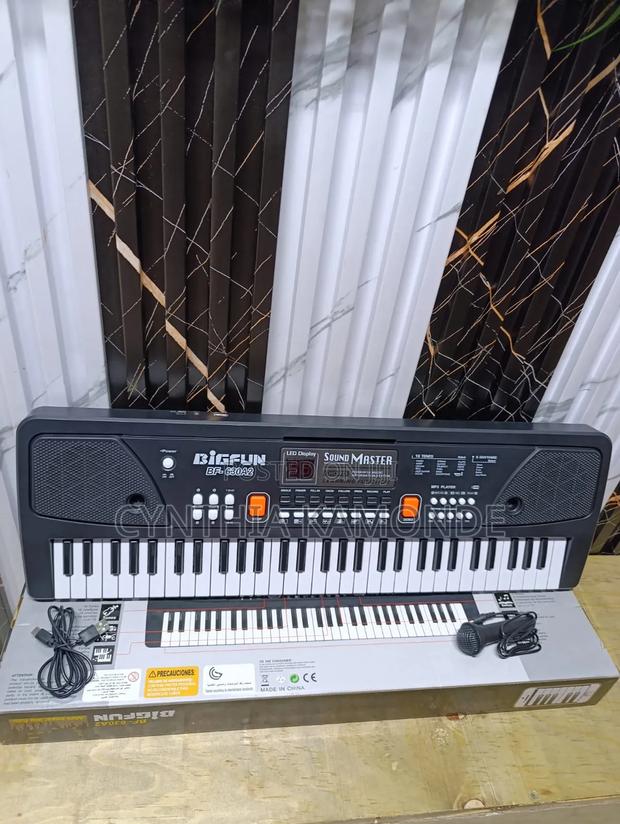 61keys Electronic Keyboard With a Cable and Microphone - main view