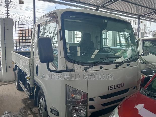 Isuzu NMR Truck 2019 White