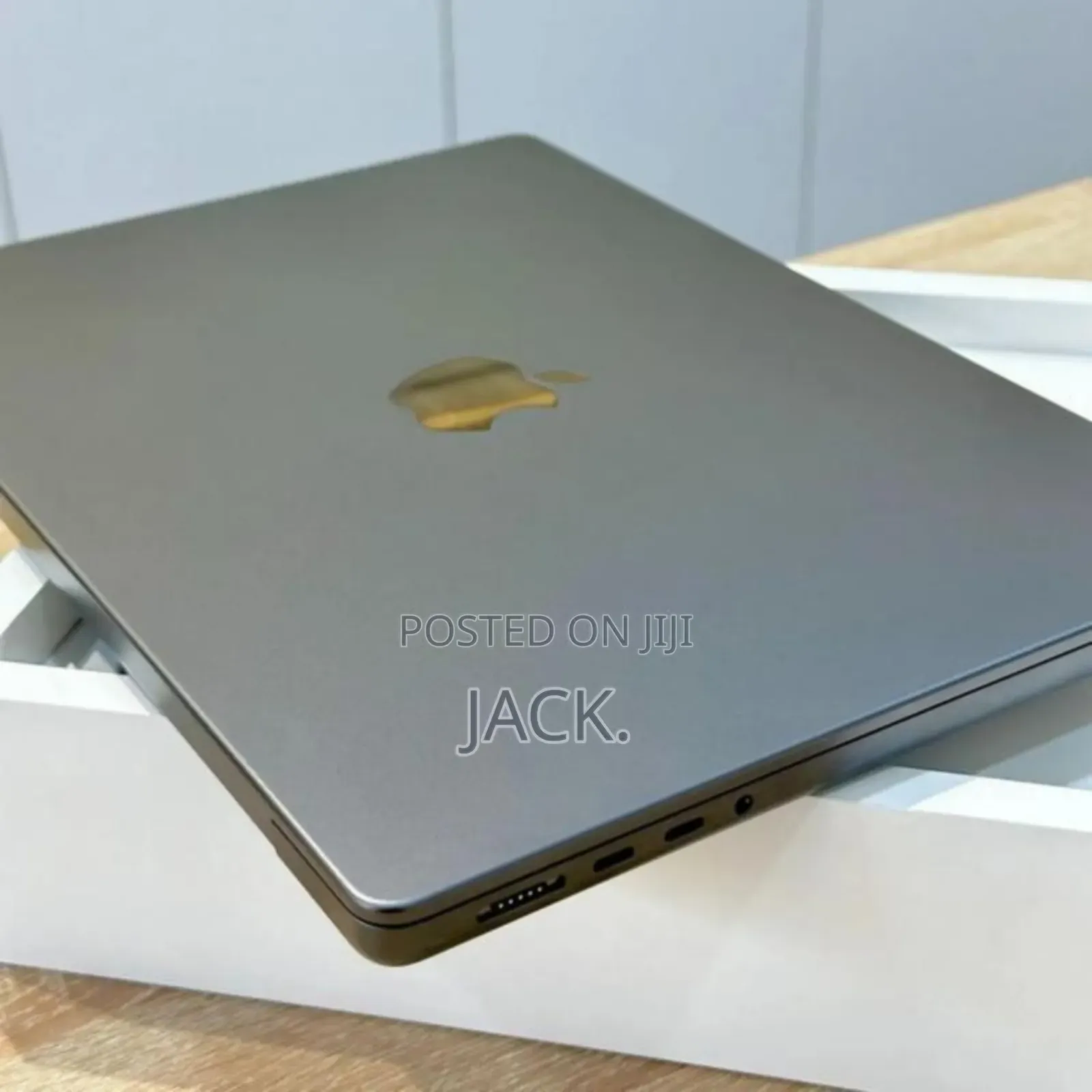 Laptop Apple MacBook Pro 2023 M3 14-Inch 16GB Apple M3 SSD 512GB