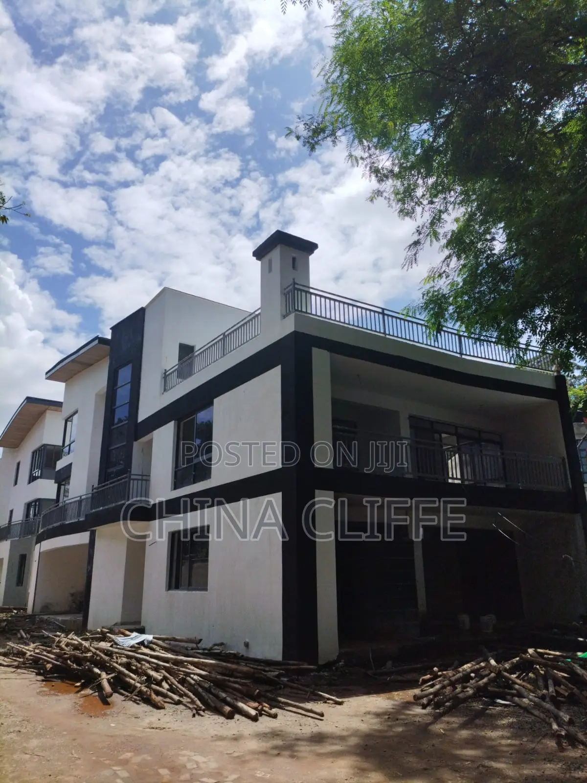 5bdrm Villa in Valley Arcade for sale