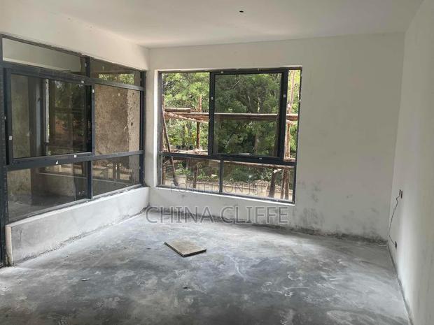 5bdrm Villa in Valley Arcade for sale - thumbnail 6