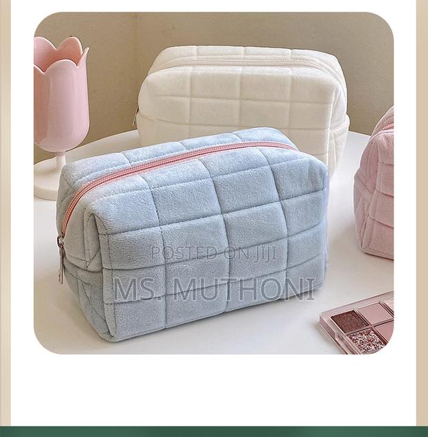 Cute Plush Makeup Bag for Women - thumbnail 7
