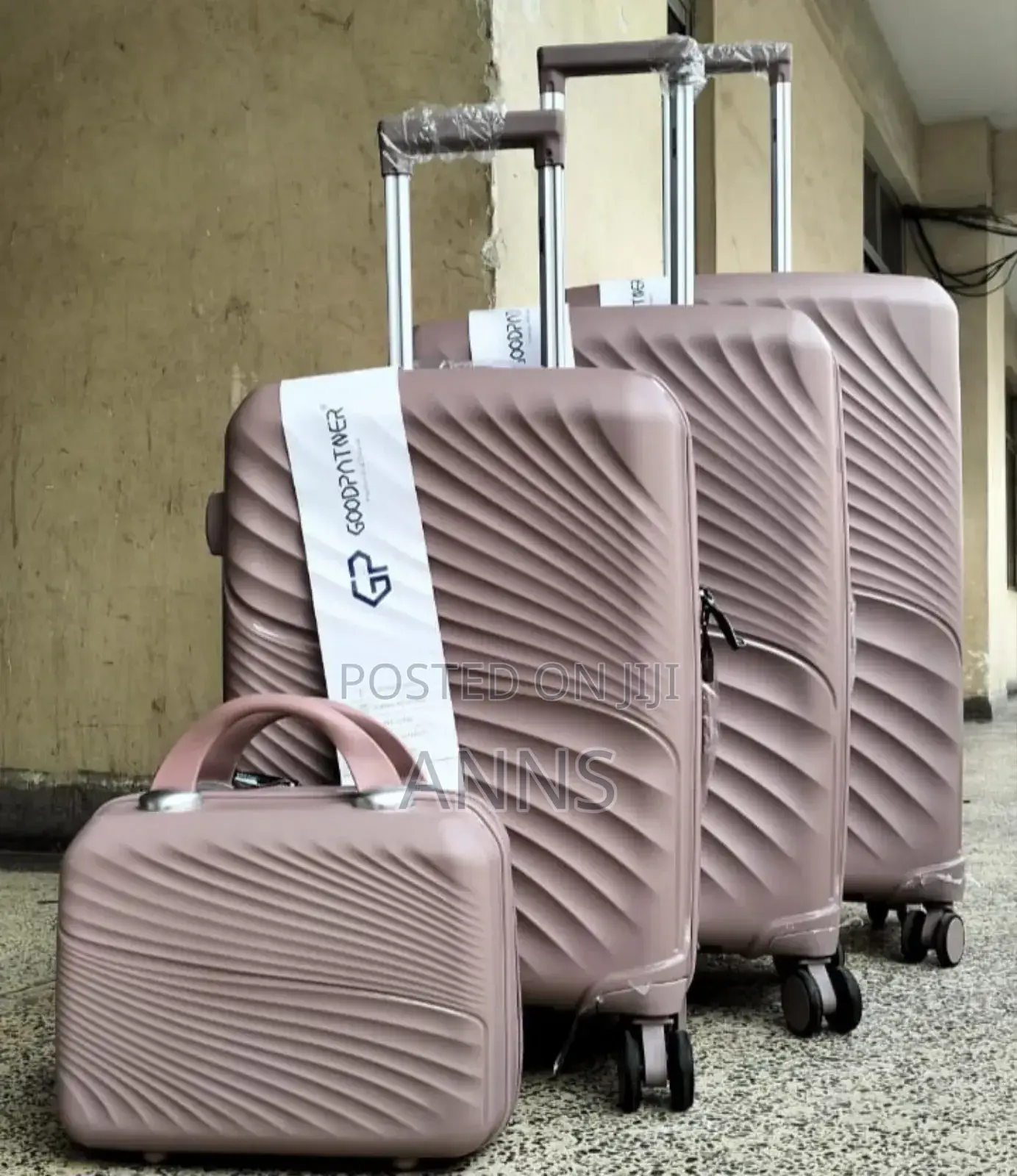 Luxurious 4 in 1 Unbreakable Rubber Suitacse