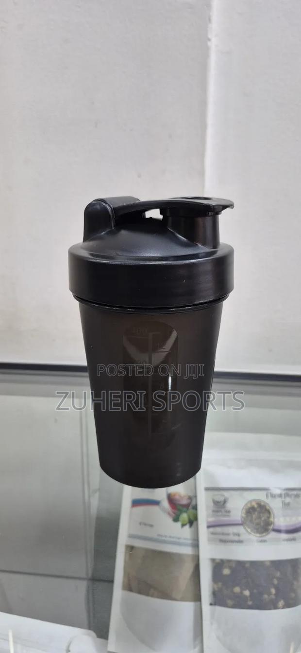 Anti-Spill Shaker Bottle 400ml With Stainless Steel Mixer - main view