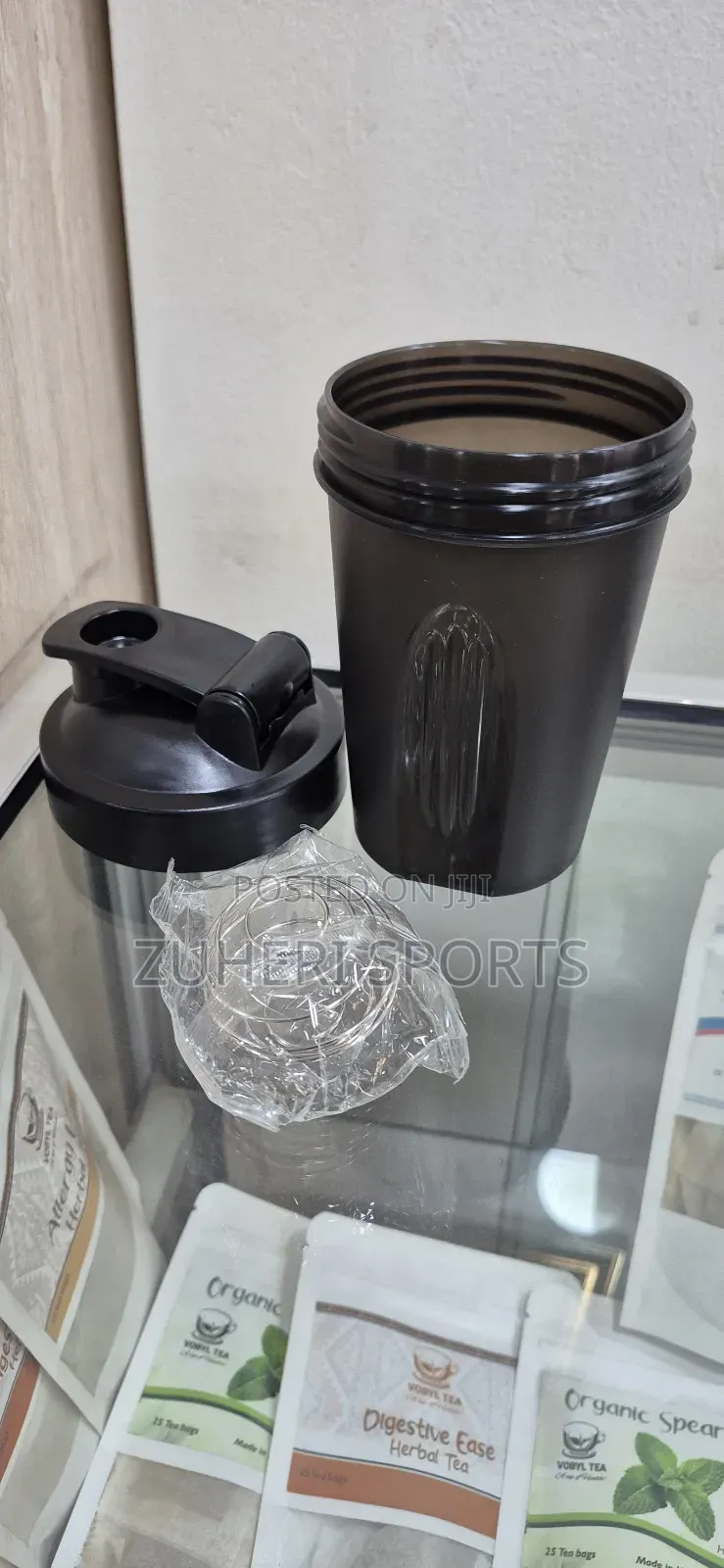 Anti-Spill Shaker Bottle 400ml With Stainless Steel Mixer