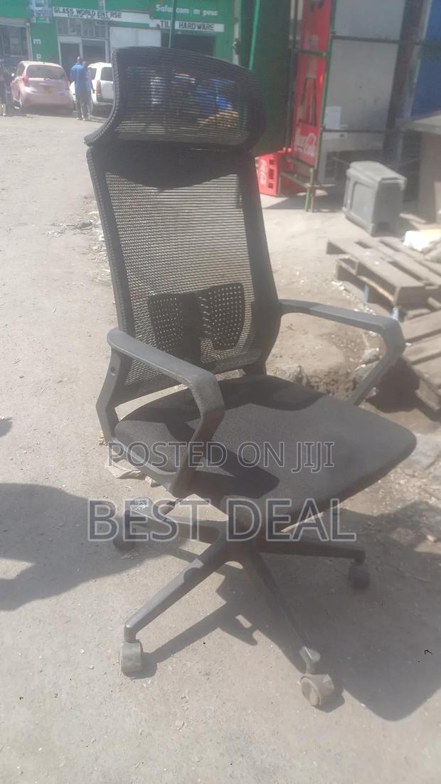Headrest Mesh Chair - main view