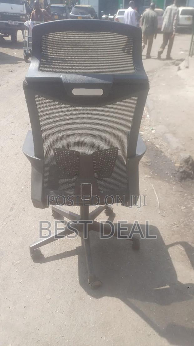 Headrest Mesh Chair - thumbnail 4