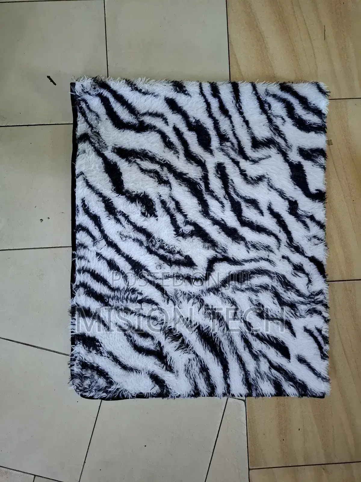 *Fluffy Carpets*
Size: 5x8ft
 