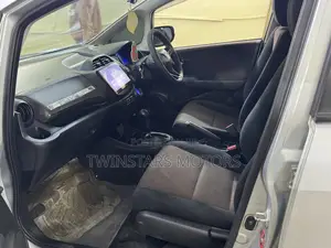 Honda Fit Shuttle 1.5 2WD 2014 Silver