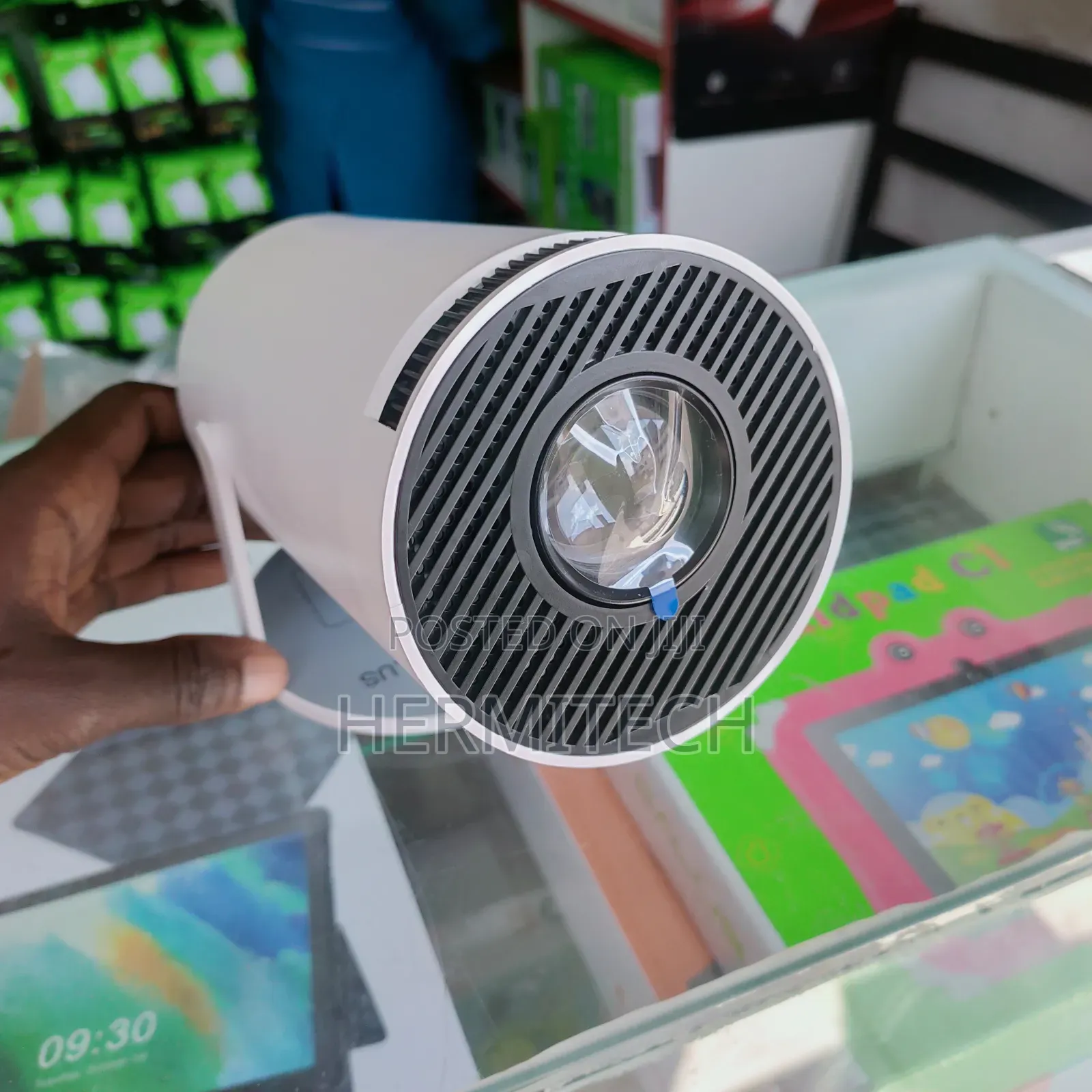 Smart Android Projector With HDMI Port Very Clear