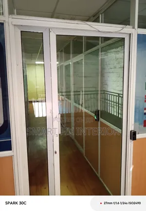Aluminum and Gypsum Office Partitioning/Countertop