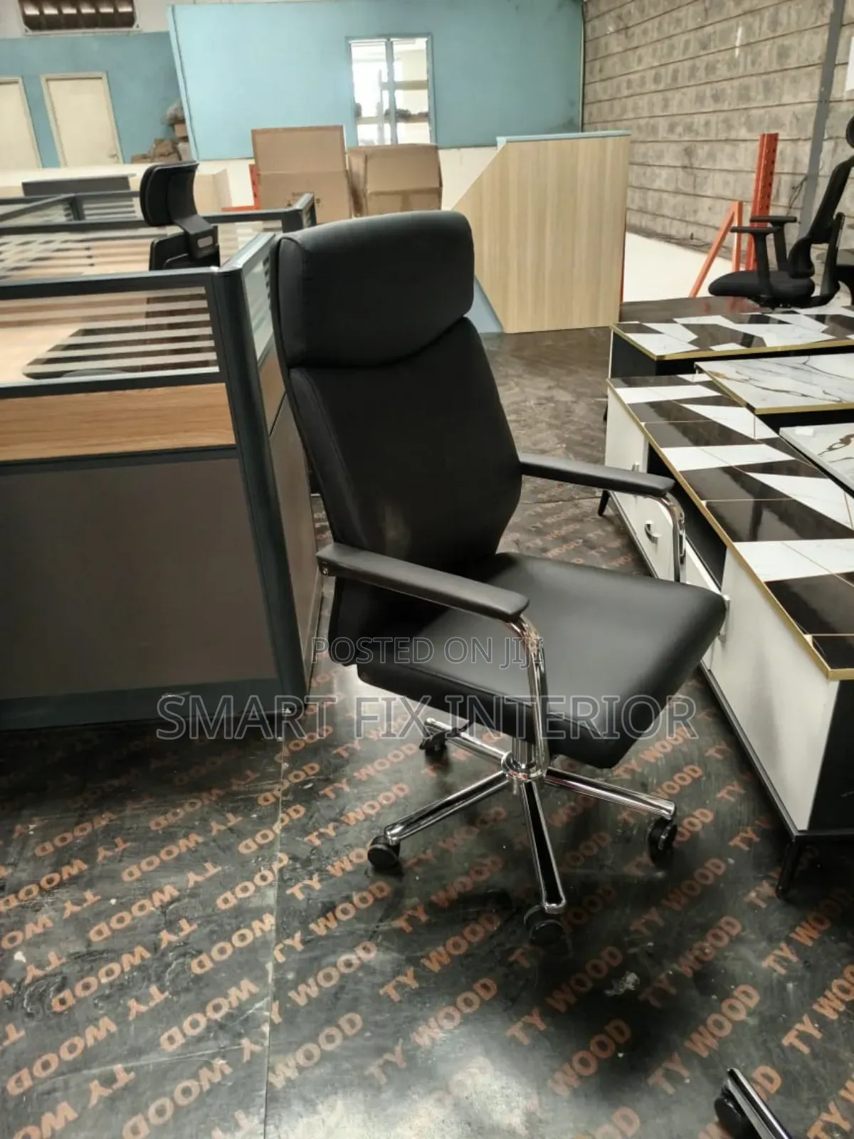 Aluminum and Gypsum Office Partitioning/Countertop