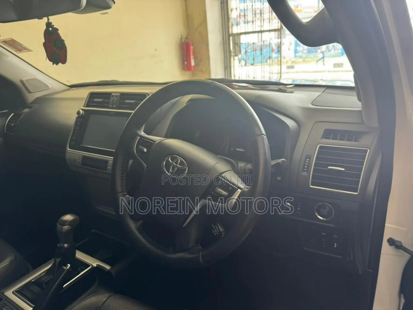 Toyota Land Cruiser Prado 2018 Off white