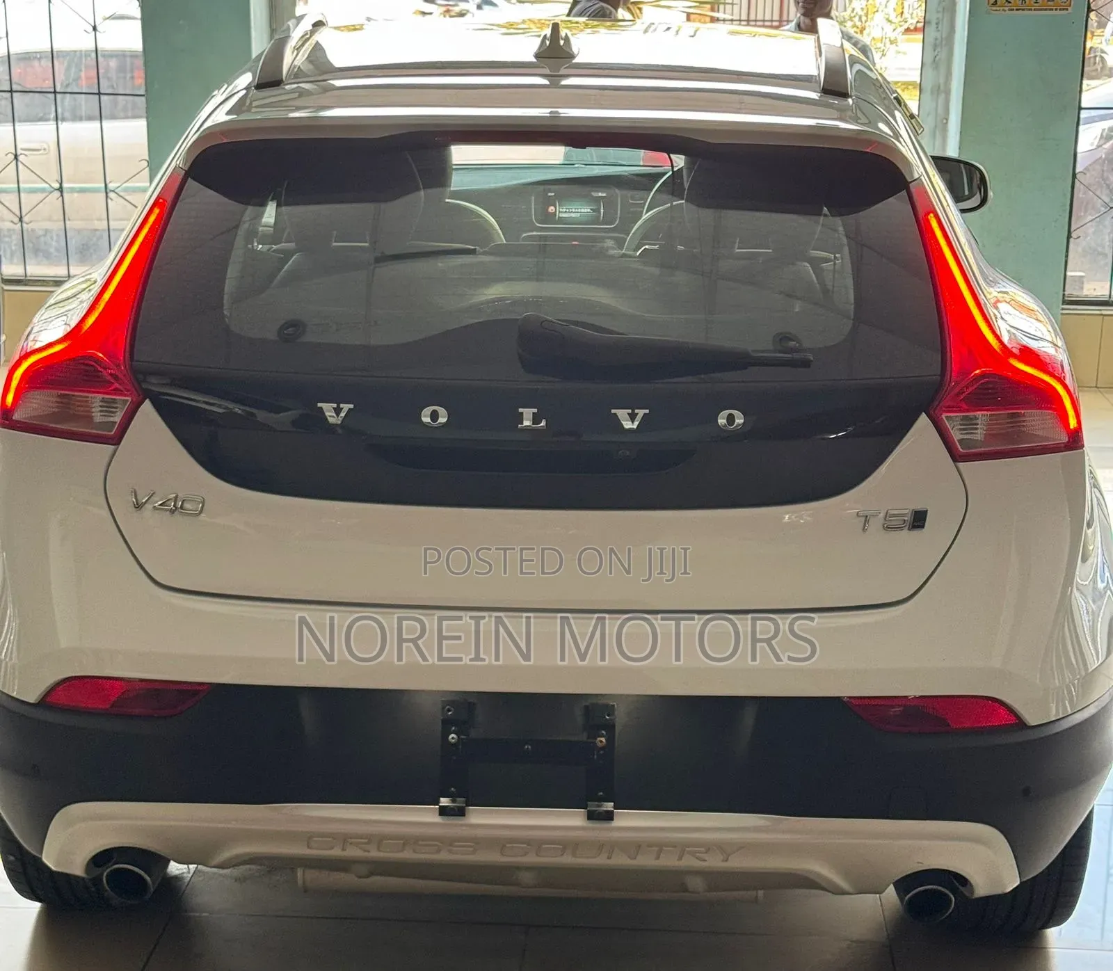 Volvo V40 2018 Off white