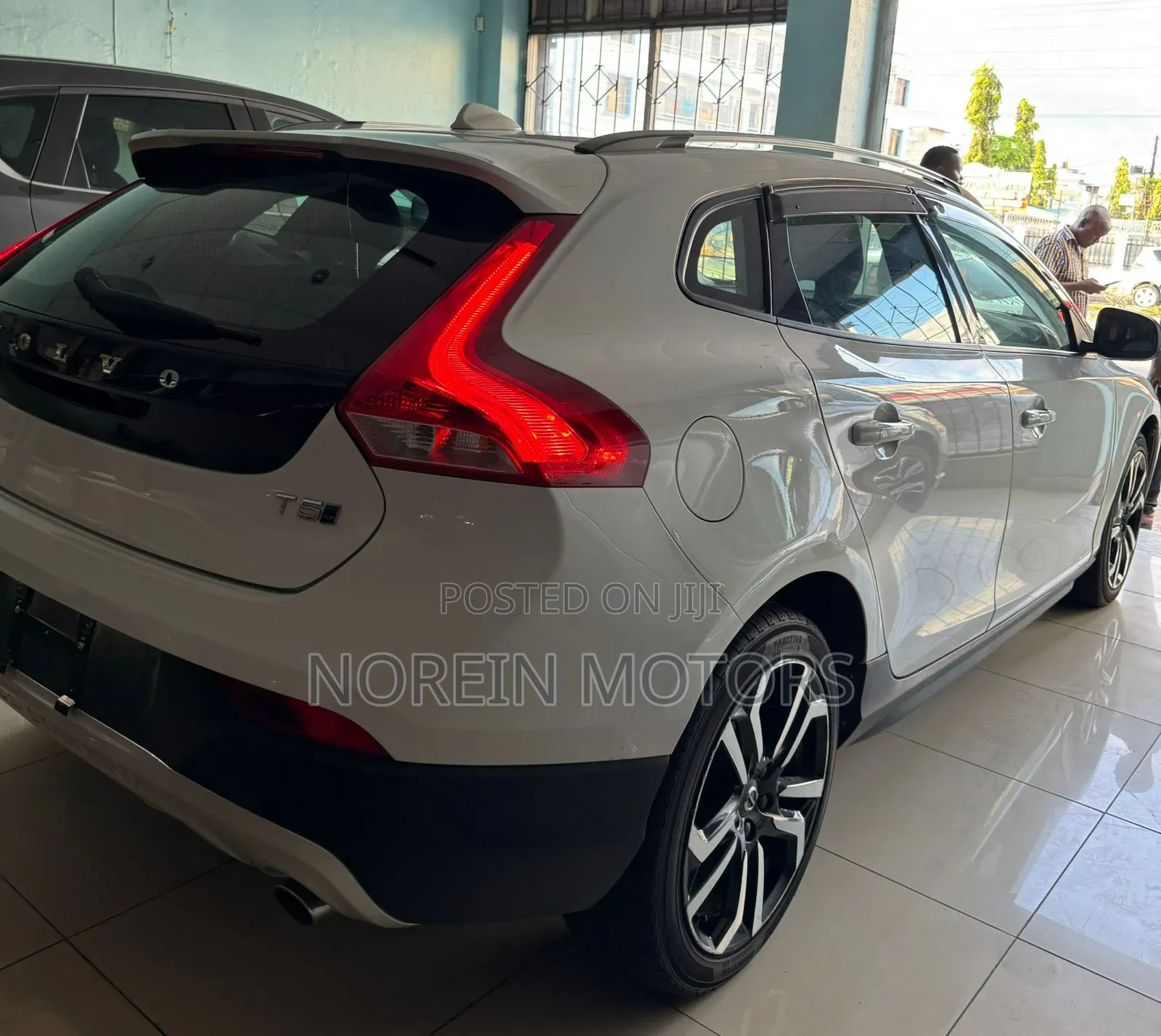 Volvo V40 2018 Off white