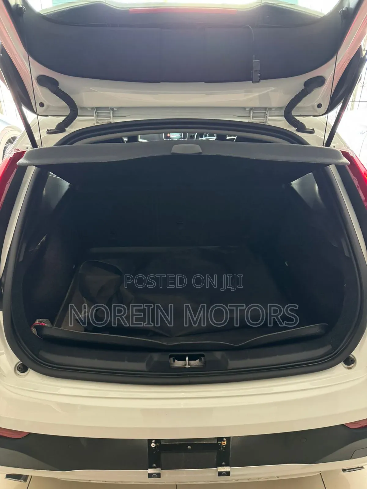 Volvo V40 2018 Off white