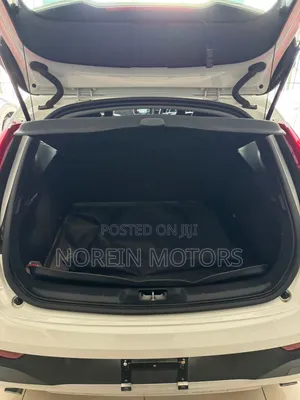 Volvo V40 2018 Off white