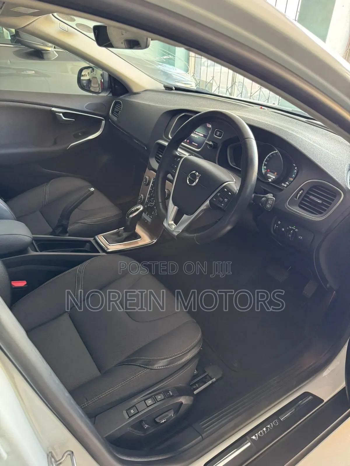 Volvo V40 2018 Off white