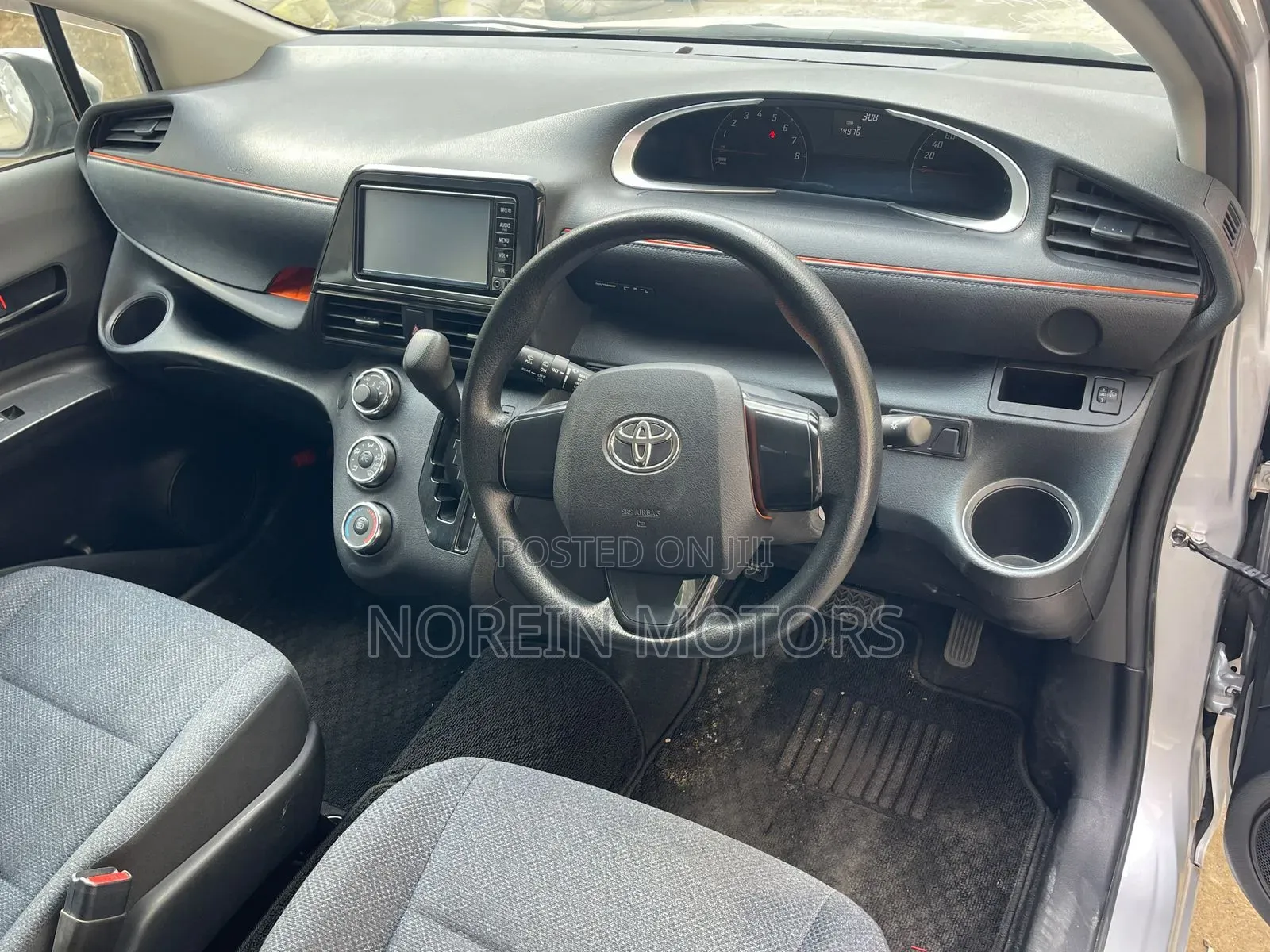 Toyota Sienta 2017 Silver