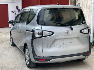 Toyota Sienta 2017 Silver