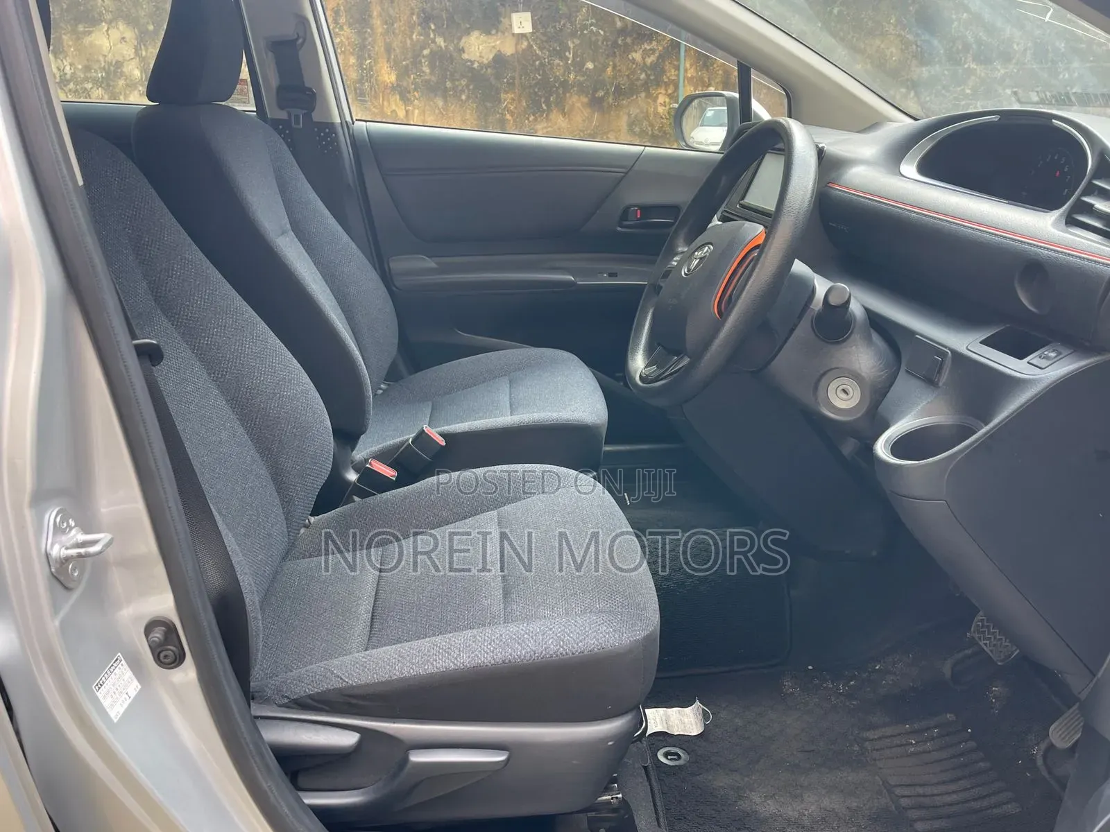 Toyota Sienta 2017 Silver