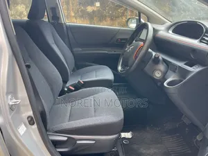 Toyota Sienta 2017 Silver
