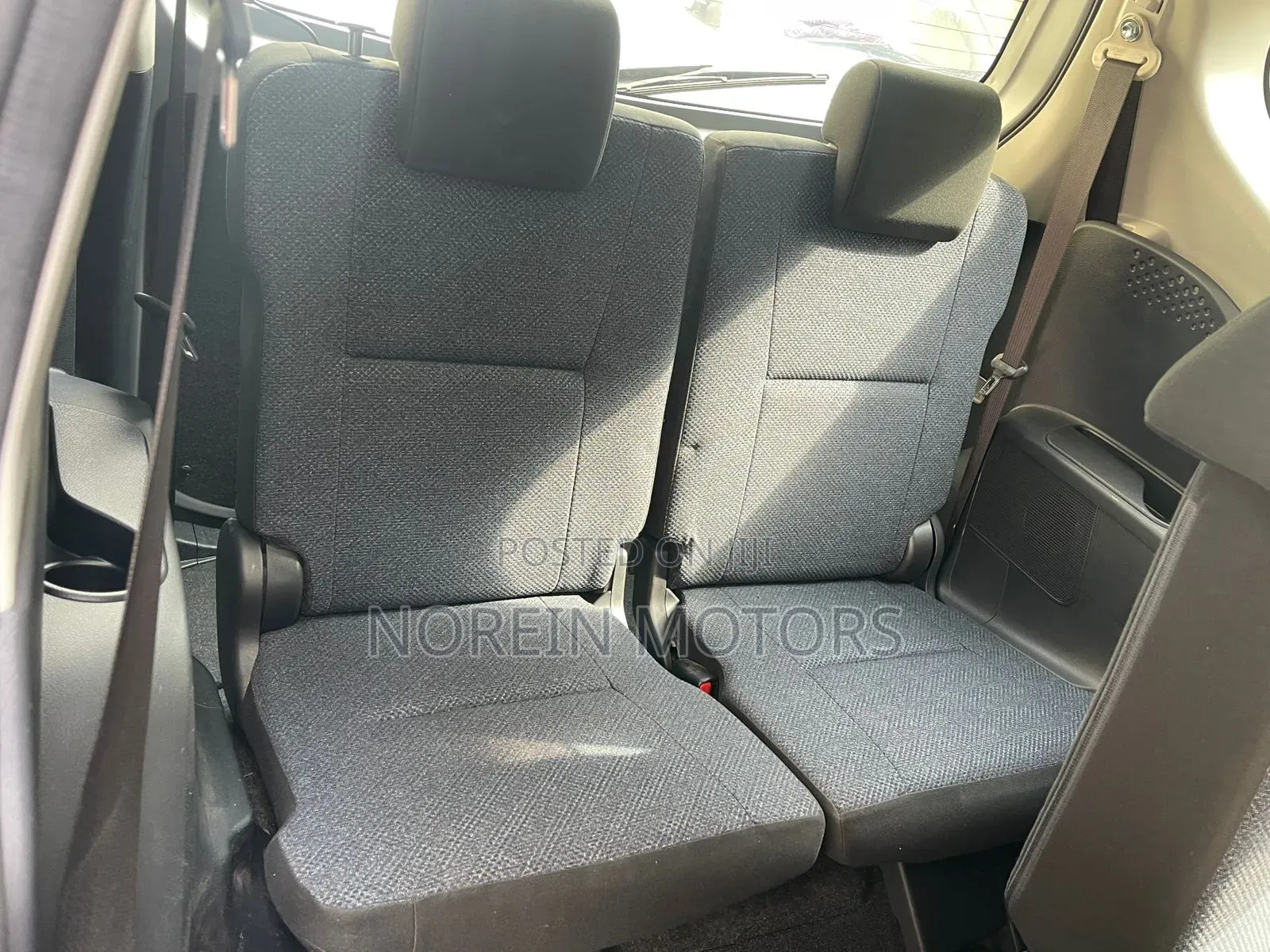 Toyota Sienta 2017 Silver