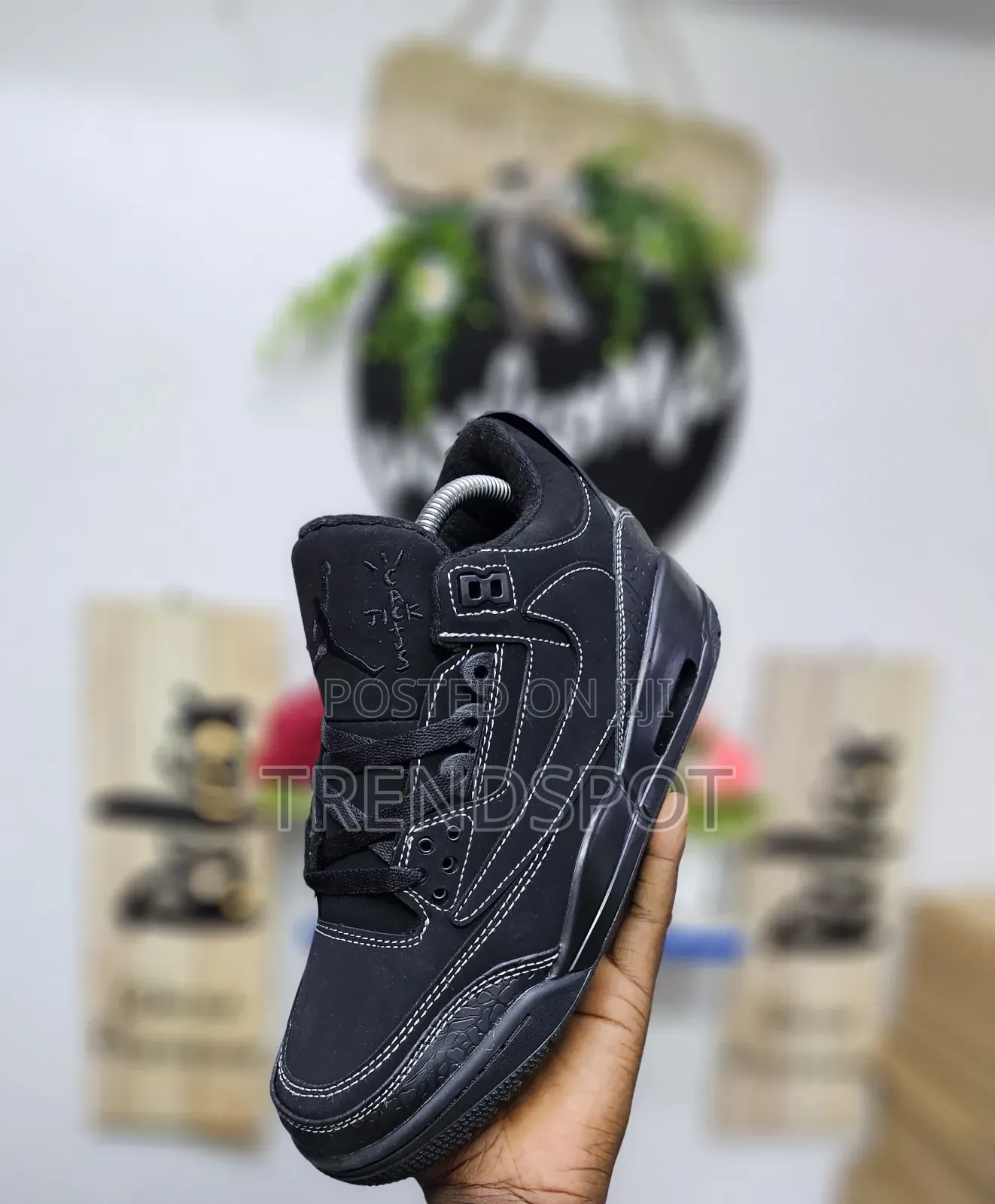 Jordan 3 TRAVIS SCOTT "CACTUS JACK"
36 to 45