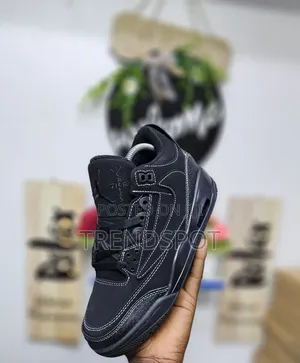 Jordan 3 TRAVIS SCOTT "CACTUS JACK"
36 to 45