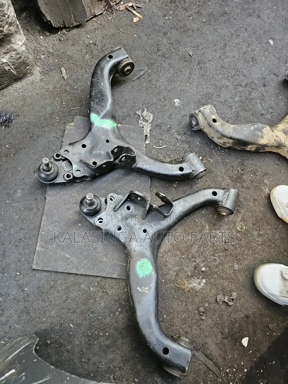 Lower Arms Nissan Nv350
