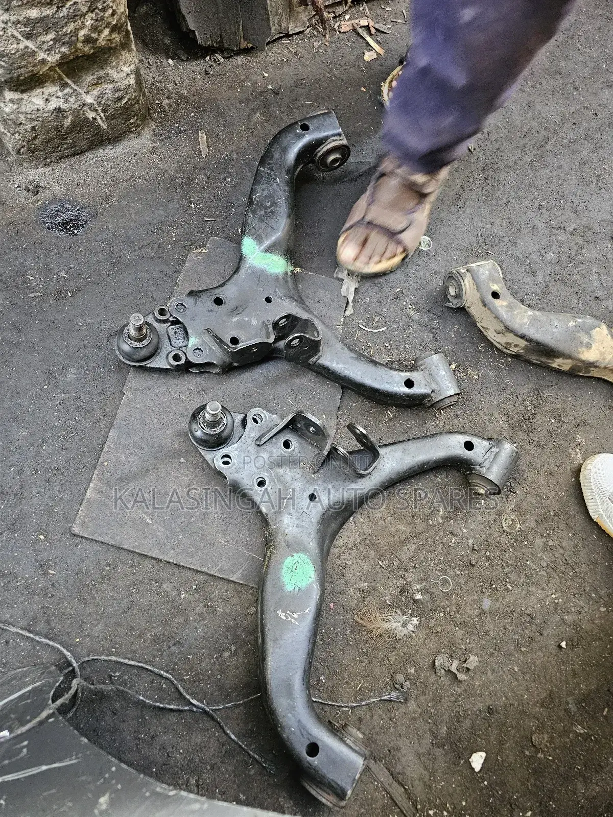 Lower Arms Nissan Nv350