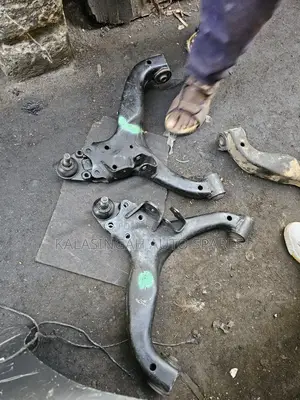 Lower Arms Nissan Nv350