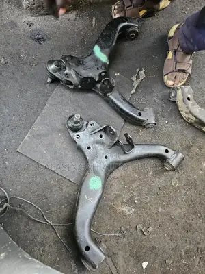 Lower Arms Nissan Nv350