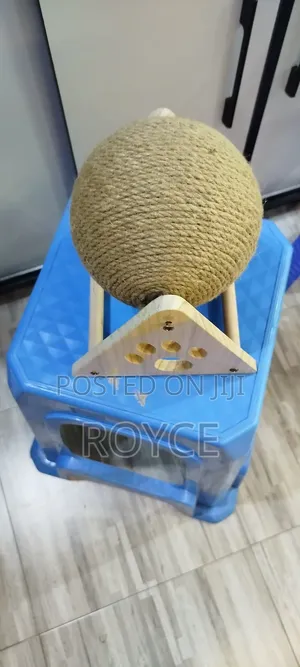 Pet Scratcher Ball Toy