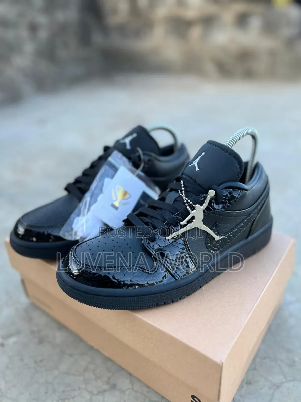 Black White J1 Lowcut