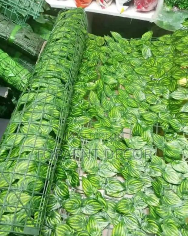 Green Leafy Artificial Privacy With Mesh - main view
