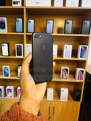 Apple iPhone 7 32 GB Black - main view