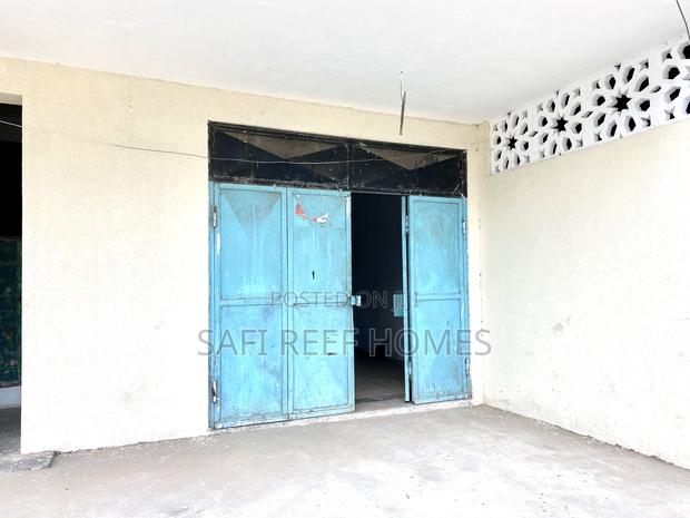 Commercial Shop for Rent Along the Road - thumbnail 5