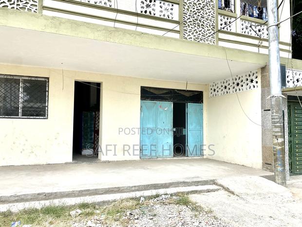 Commercial Shop for Rent Along the Road - main view