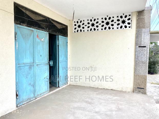 Commercial Shop for Rent Along the Road - thumbnail 3