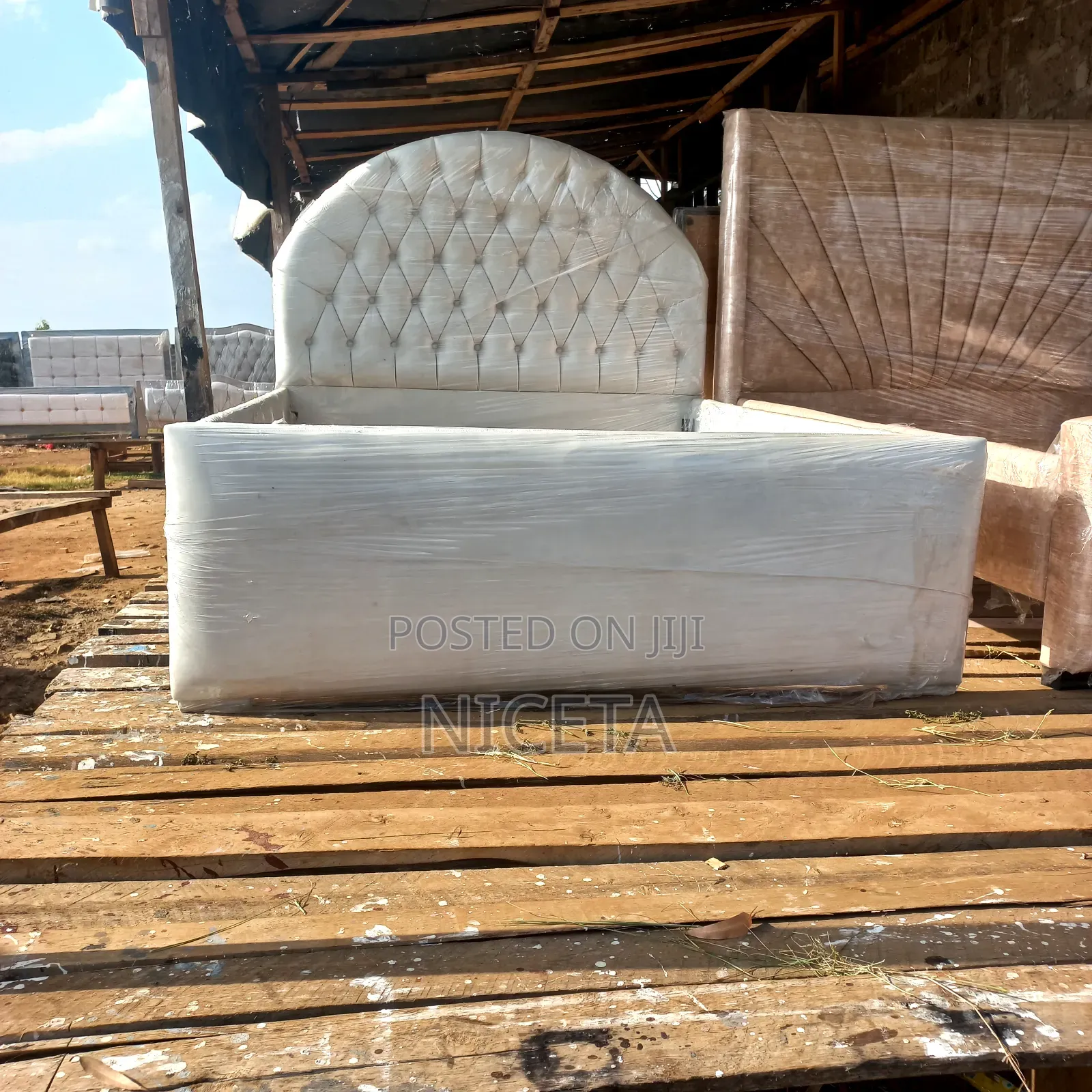 Bed 5by6 Classic Chester Bed White
