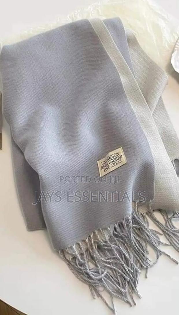 Warm and Cozy Cashmere Scarfs - thumbnail 2