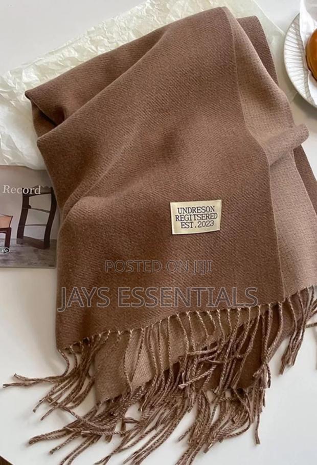 Warm and Cozy Cashmere Scarfs - thumbnail 3