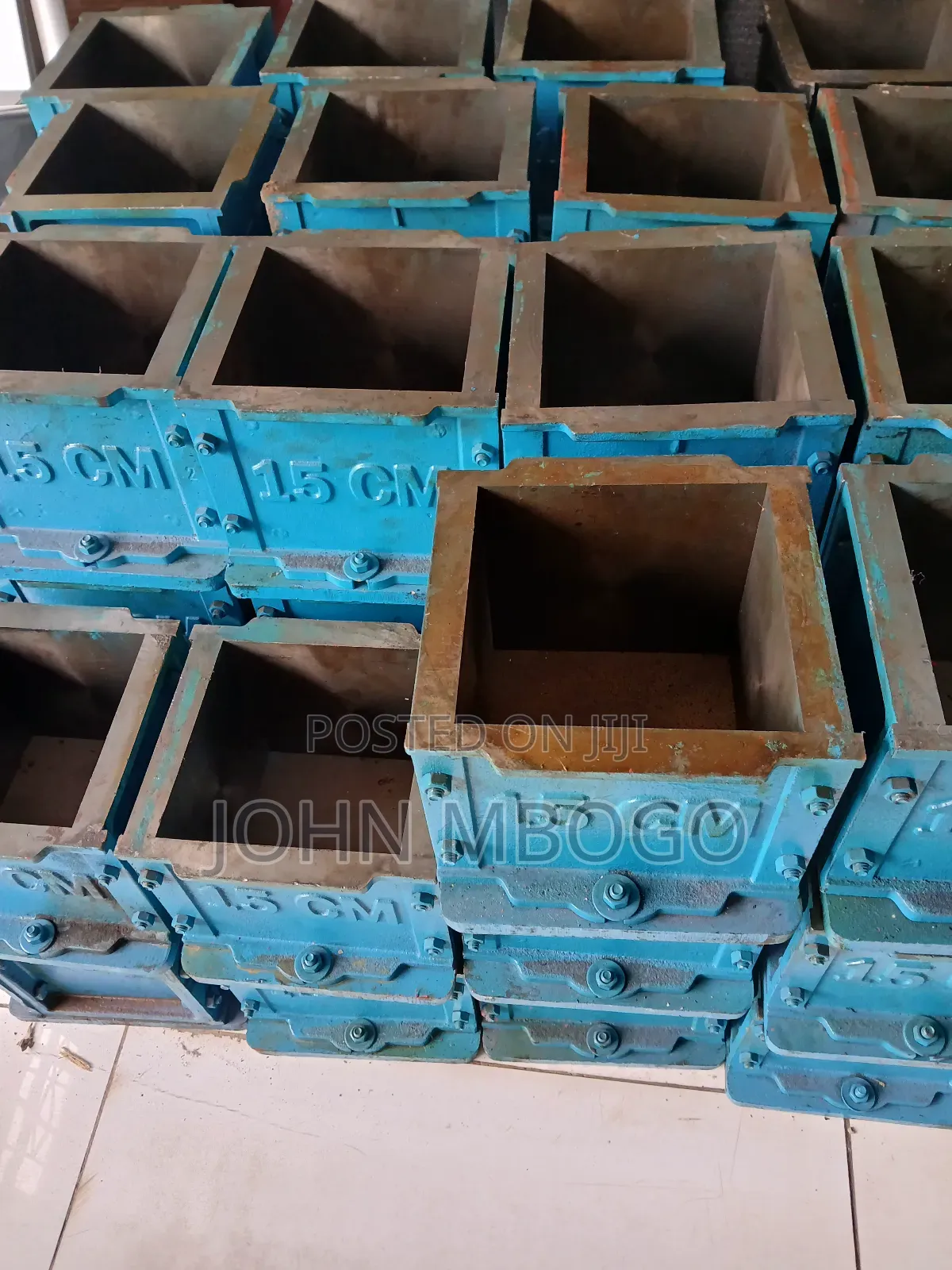 Quality Cast Iron Cube Moulds .